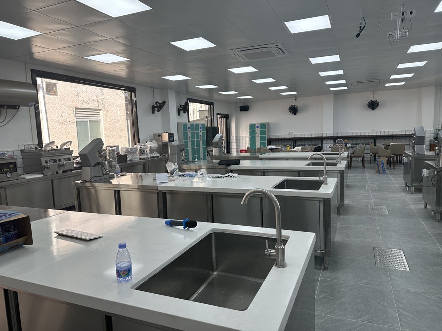 陽江職業(yè)技術(shù)學(xué)院烹飪實(shí)訓(xùn)室 陽江職業(yè)技術(shù)學(xué)院烹飪實(shí)訓(xùn)室